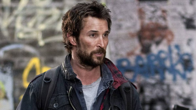 Noah Wyle as Tom Mason looks disheveled in Falling Skies