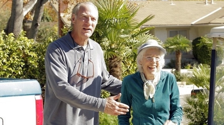 Craig T. Nelson as Zeek standing next to Frances Sternhagen as Blanche in Parenthood
