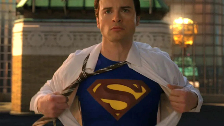 Clark Kent (Tom Welling) rips open his shirt and tie, revealing his Superman suit in "Smallville"
