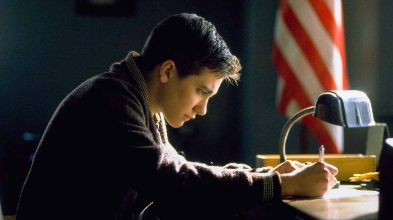 Jake Gyllenhaal studying at his desk in October Sky