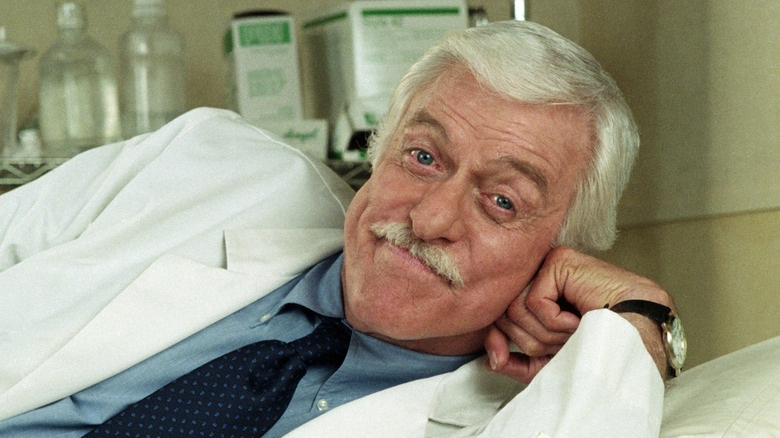 Dick Van Dyke poses for a promo shoot for Diagnosis: Murder (1993)