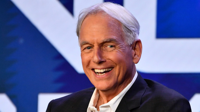Mark Harmon talking onstage at event.