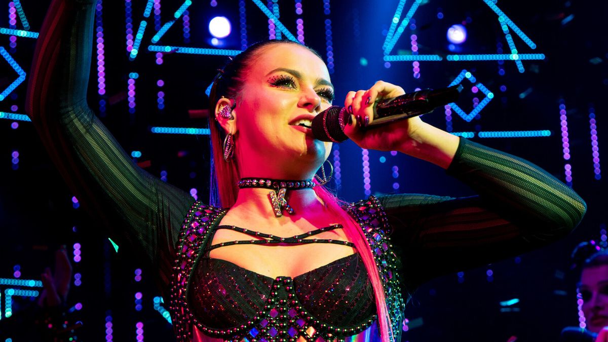 Abigail barlow will return to broadway s six as katherine howard